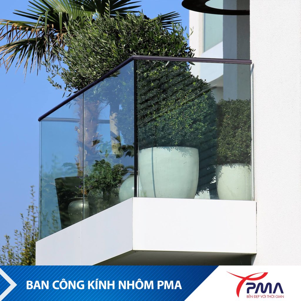 Ban công kính nhôm PMA